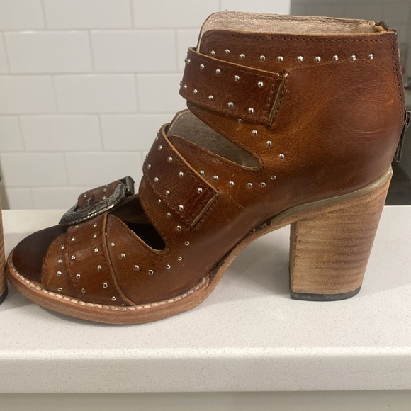 Freebird By Steven Womens Violet Leather Buckle Sandals Open Toe Heels size 7 - Picture 4 of 5